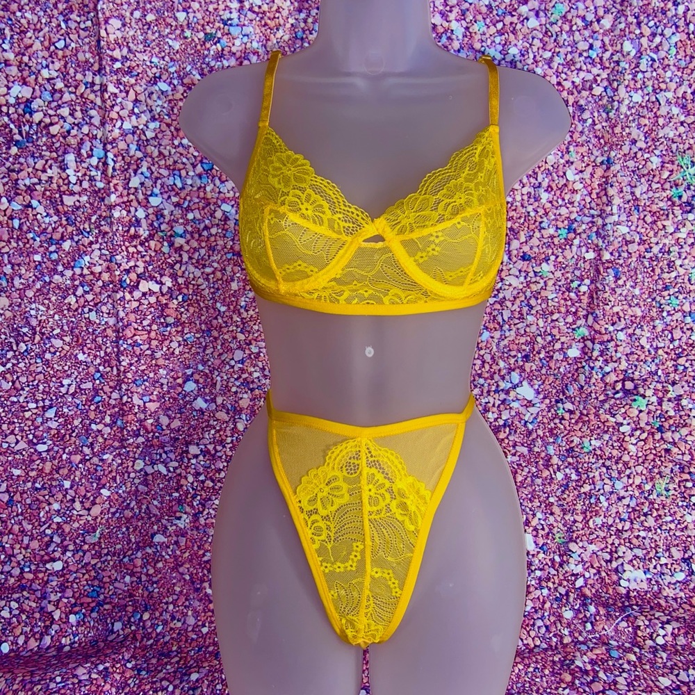 BRAND NEW YELLOW TWO PIECE LINGERIE SET!